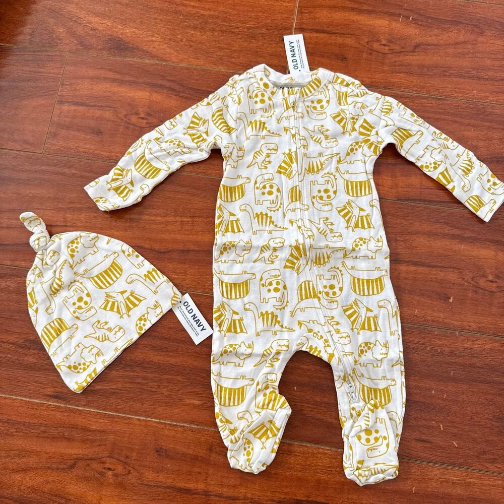 Old Navy Long-sleeve Bodysuit & Hat 6-9m